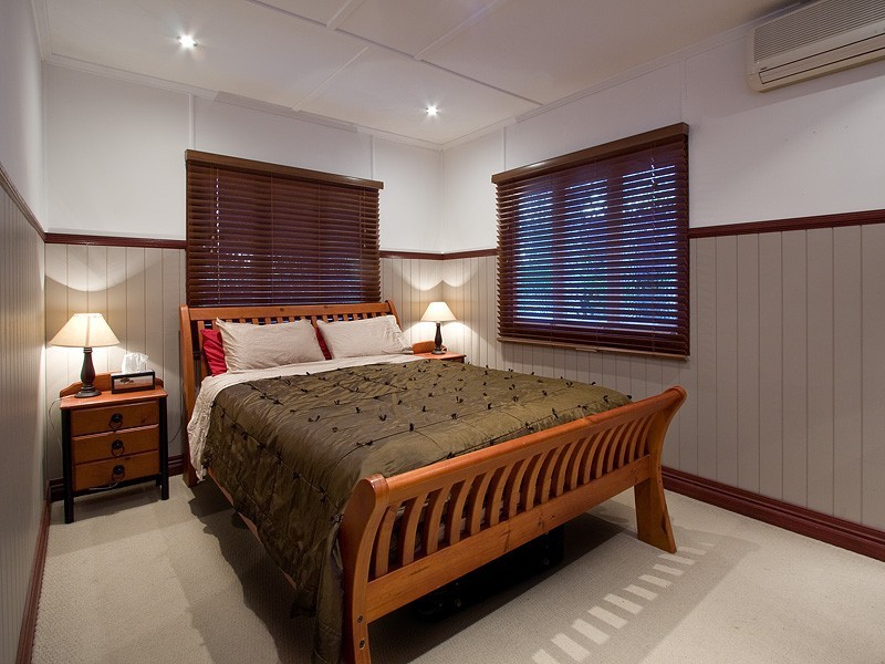 11 Chisholm Street, Stafford Heights QLD 4053