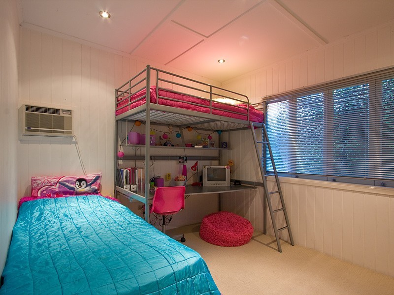 11 Chisholm Street, Stafford Heights QLD 4053