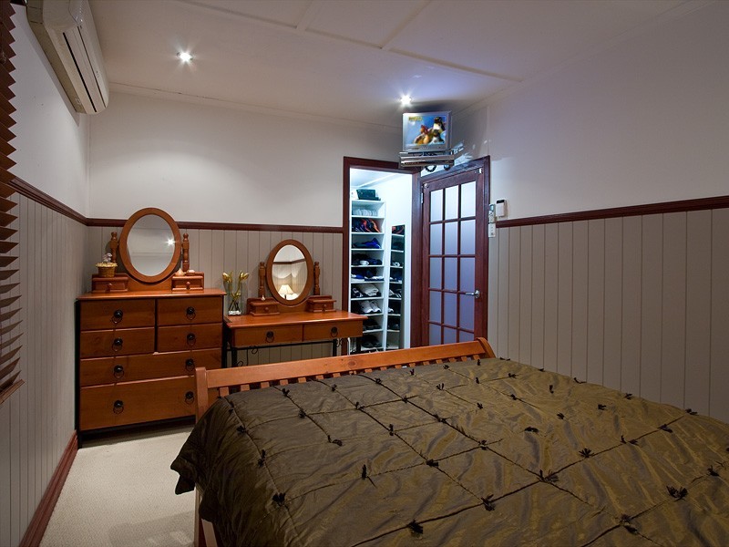 11 Chisholm Street, Stafford Heights QLD 4053