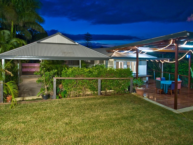 11 Chisholm Street, Stafford Heights QLD 4053