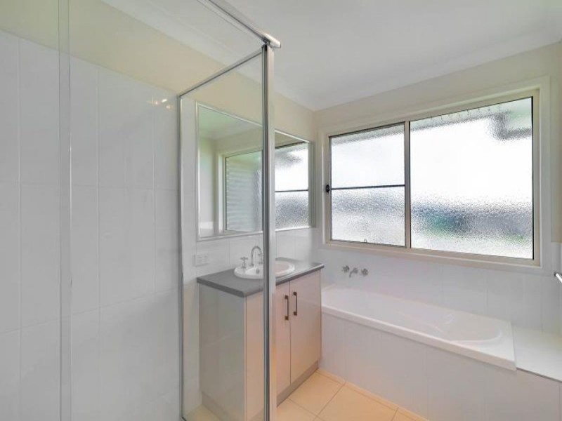 2/5 Taragon Drive, Glenvale QLD 4350