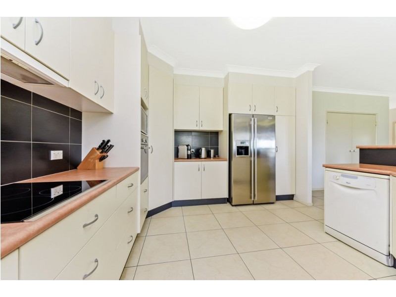 5 Eclipse Court, Highfields QLD 4352