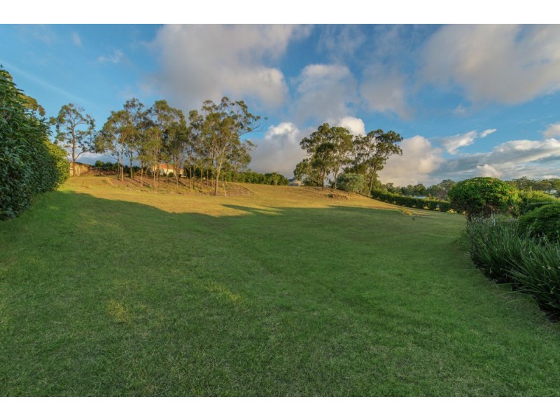 7 William Court, Cotswold Hills QLD 4350