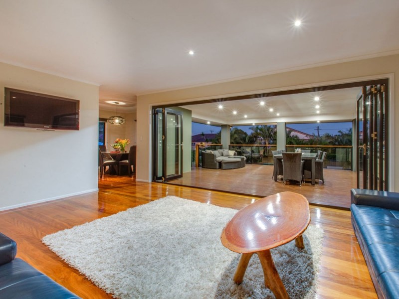 2 Caronga Street, Wavell Heights QLD 4012