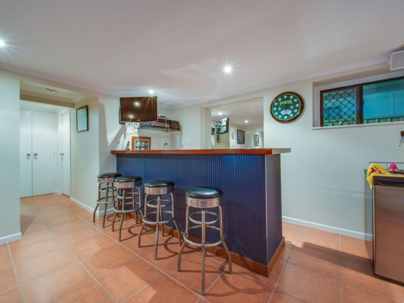 2 Caronga Street, Wavell Heights QLD 4012