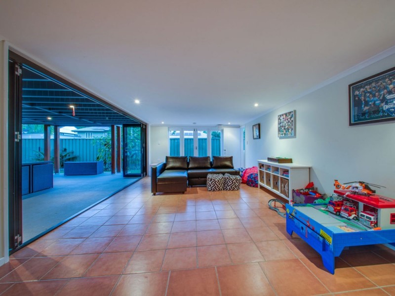 2 Caronga Street, Wavell Heights QLD 4012