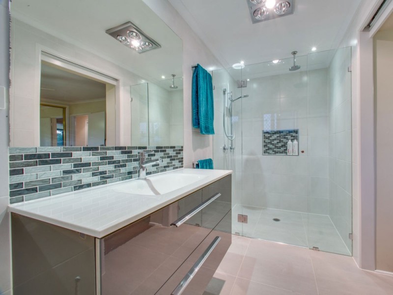 2 Caronga Street, Wavell Heights QLD 4012