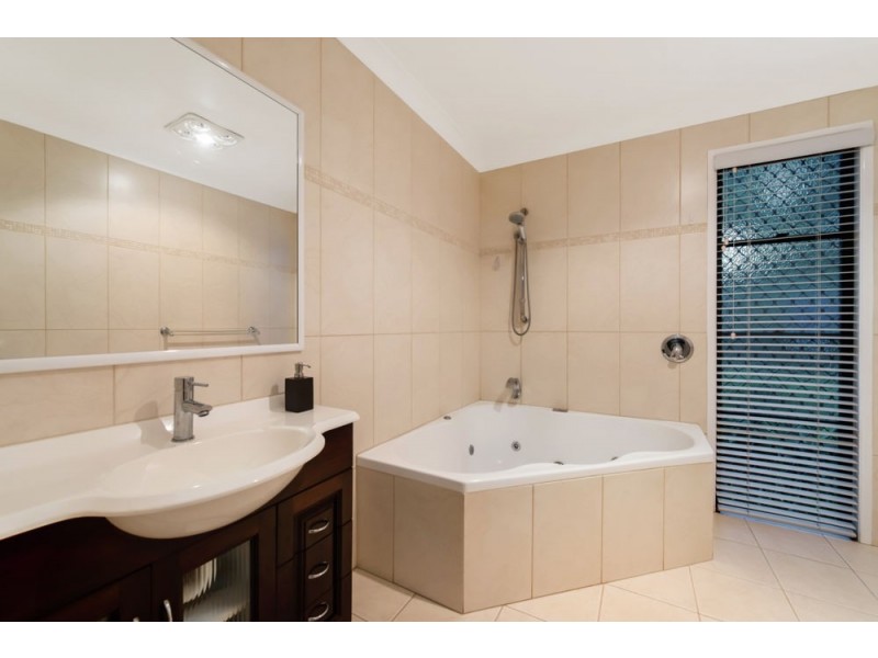 7 Eclipse Court, Highfields QLD 4352