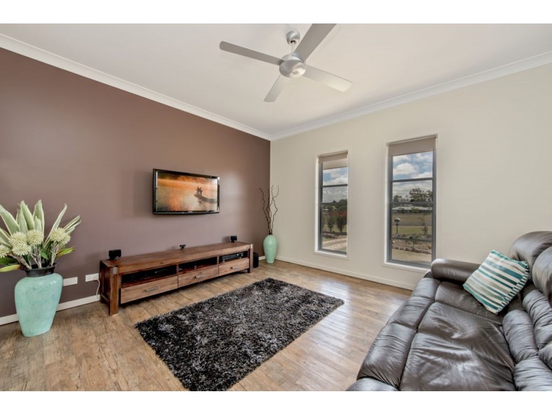5 Somerset Crescent, Cawdor QLD 4352