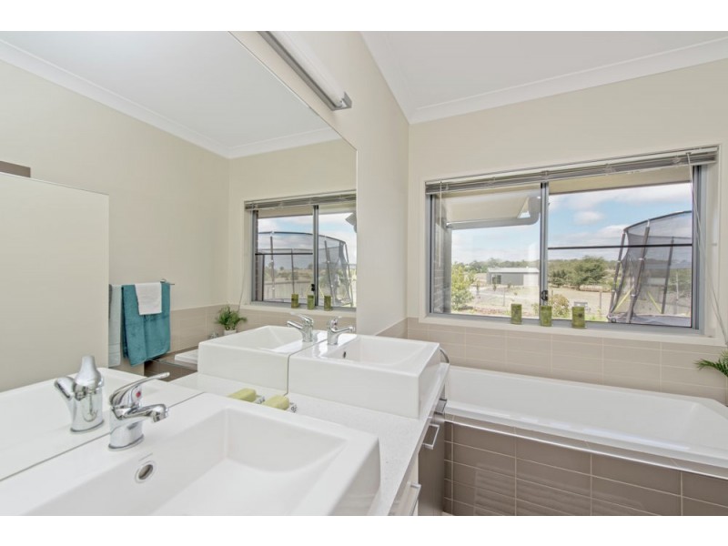5 Somerset Crescent, Cawdor QLD 4352