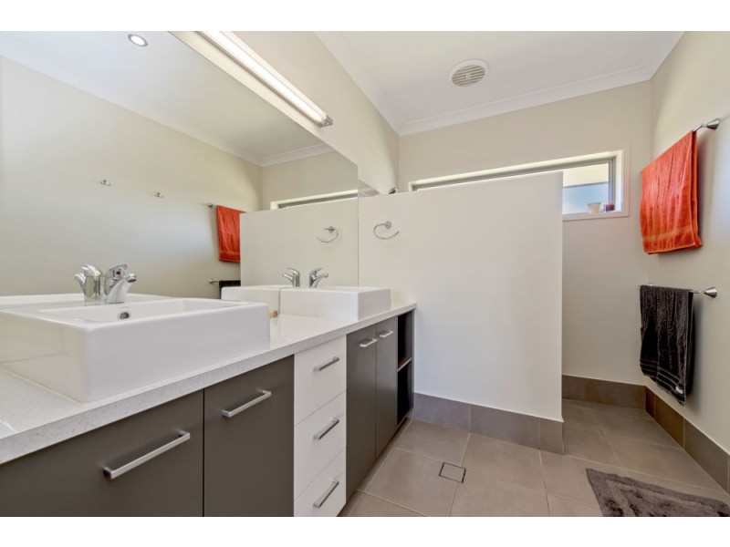5 Somerset Crescent, Cawdor QLD 4352