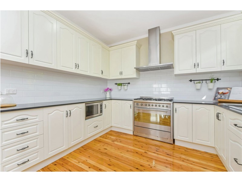 46 Alford Street, Mount Lofty QLD 4350