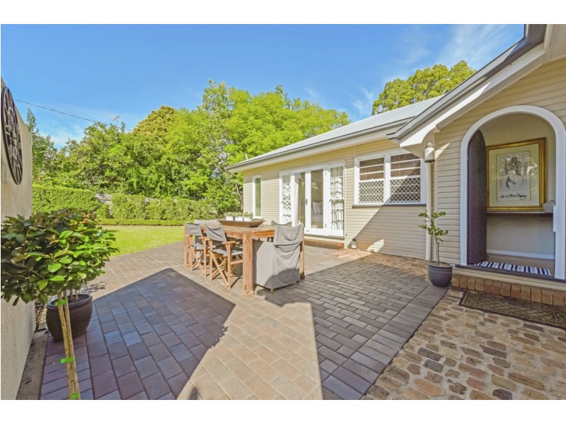 46 Alford Street, Mount Lofty QLD 4350