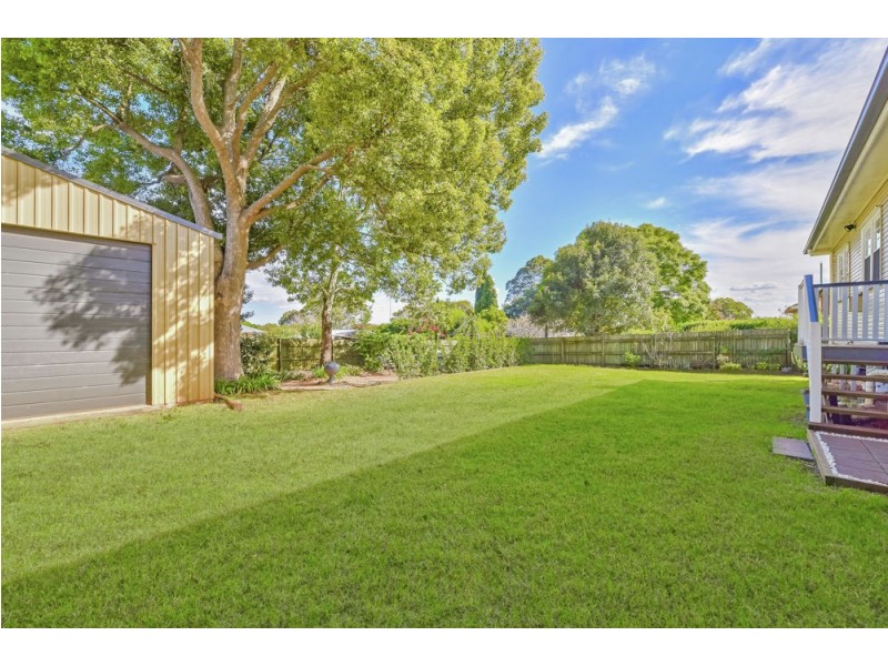 46 Alford Street, Mount Lofty QLD 4350