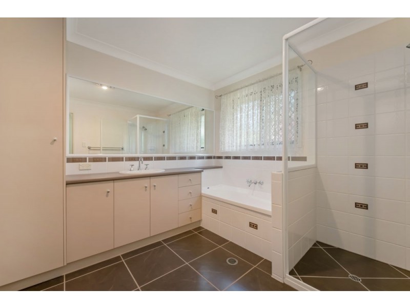 4 Holly Avenue, Highfields QLD 4352