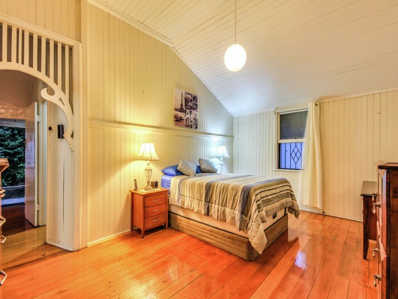 36 Crescent Road, Hamilton QLD 4007