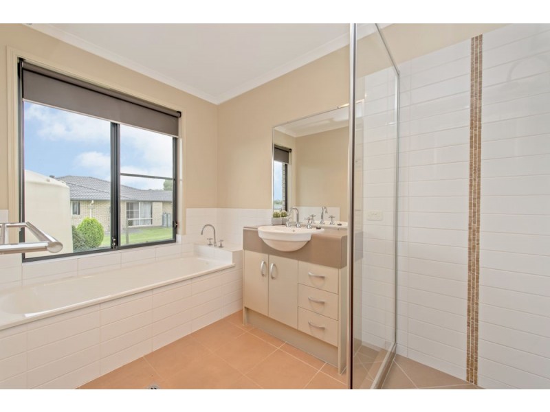11 Tea Tree Court, Gowrie Junction QLD 4352