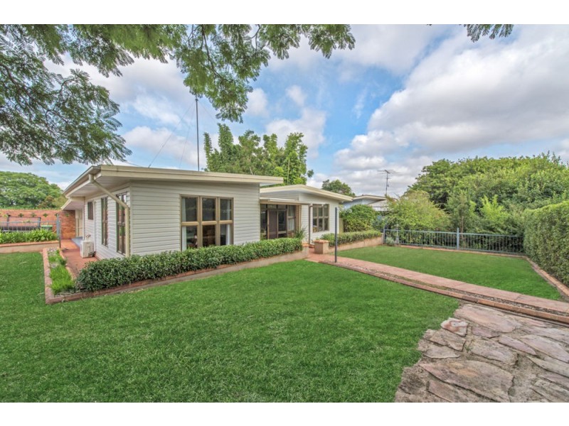 1 Nerida St, Highfields QLD 4352