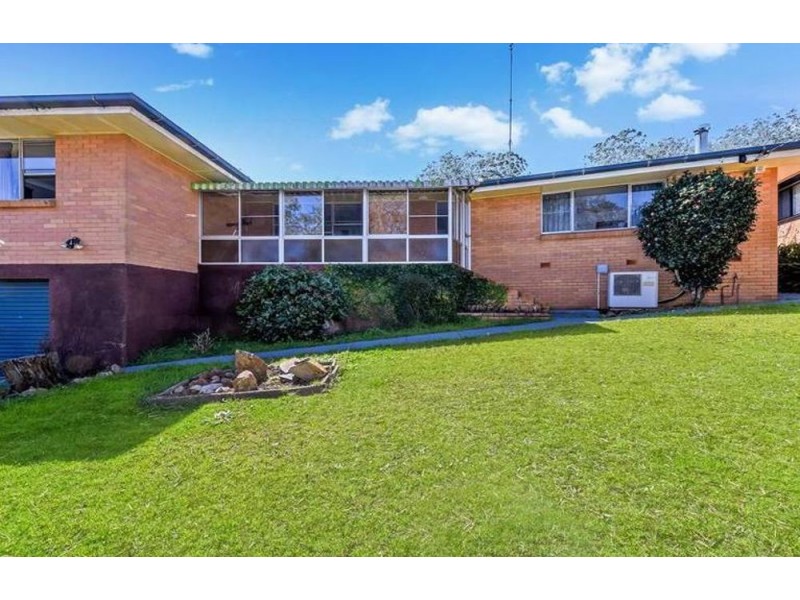 1 Beck Street, Mount Lofty QLD 4350
