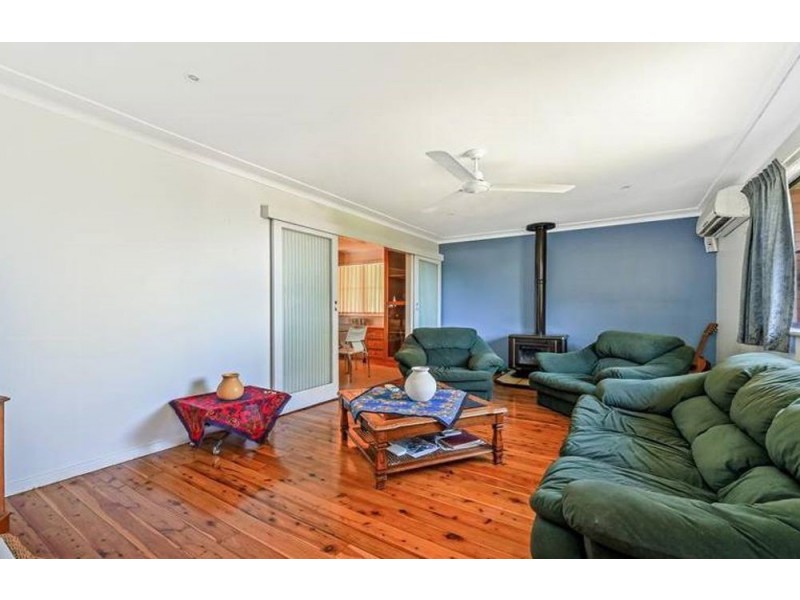 1 Beck Street, Mount Lofty QLD 4350