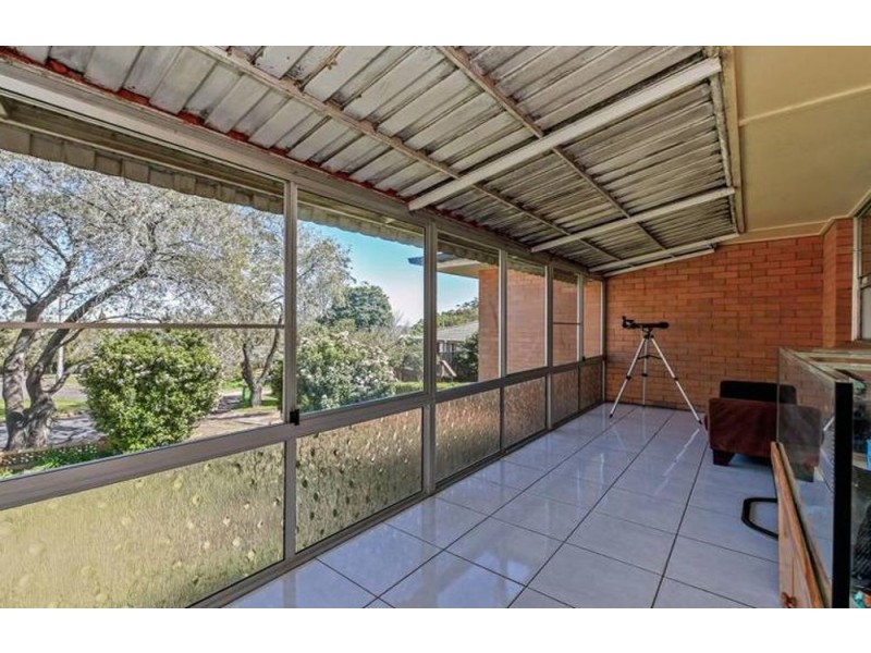 1 Beck Street, Mount Lofty QLD 4350