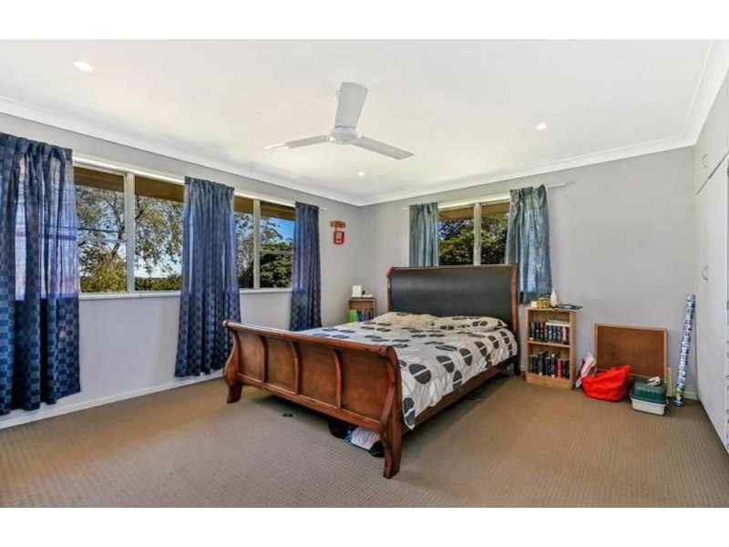 1 Beck Street, Mount Lofty QLD 4350