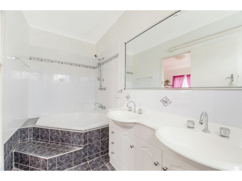 4 Beta Street, Stafford Heights QLD 4053