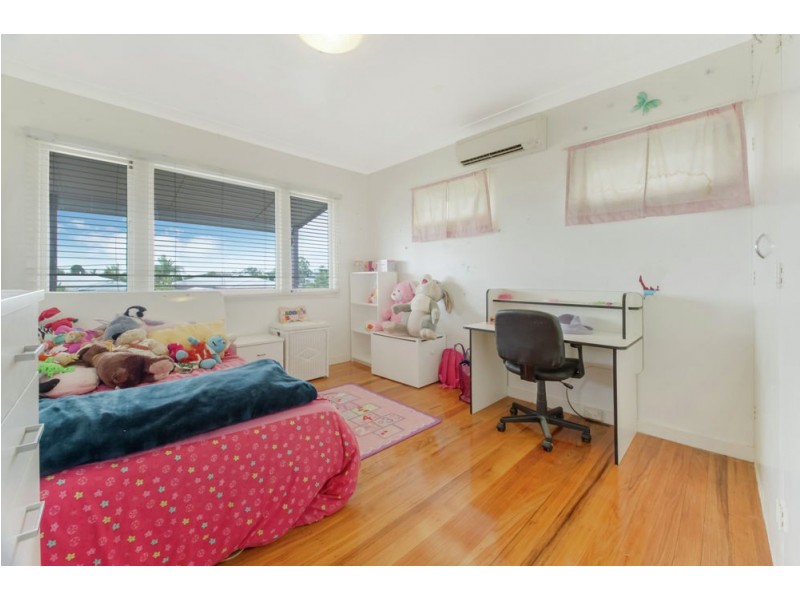 4 Beta Street, Stafford Heights QLD 4053