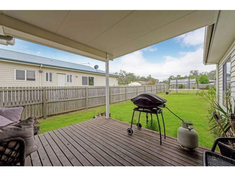 8 Carly Drive, Helidon QLD 4344
