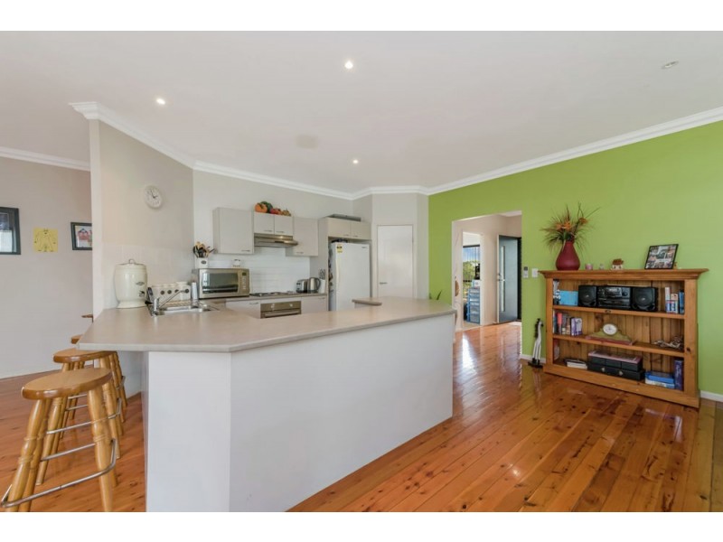 8 Carly Drive, Helidon QLD 4344