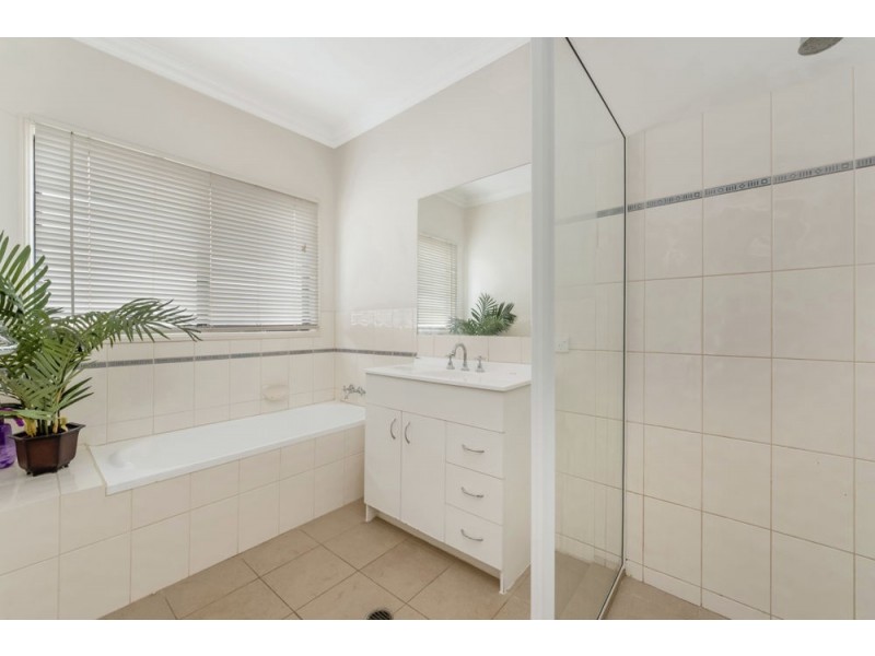 8 Carly Drive, Helidon QLD 4344