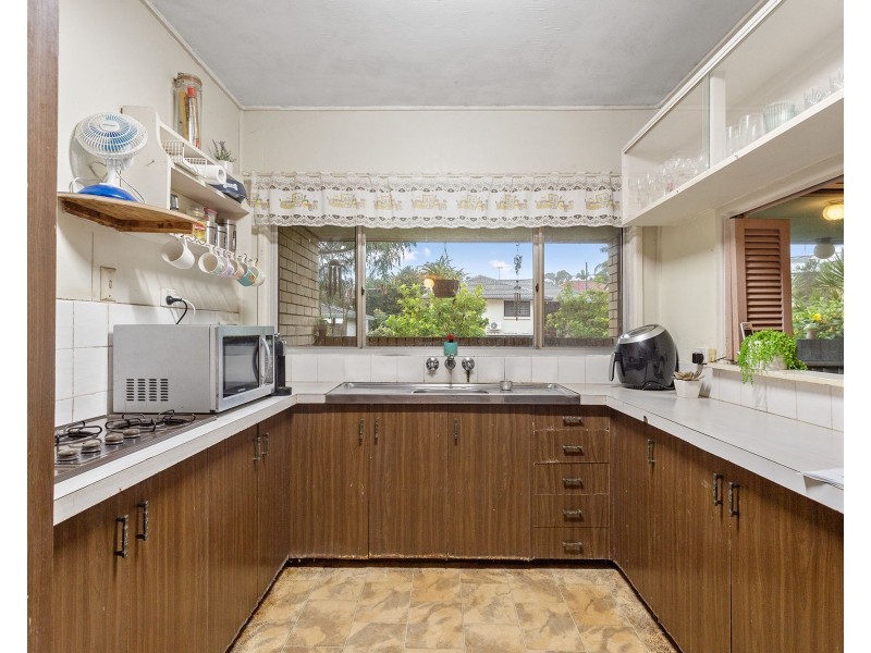 28 Chaplin Street, Stafford Heights QLD 4053