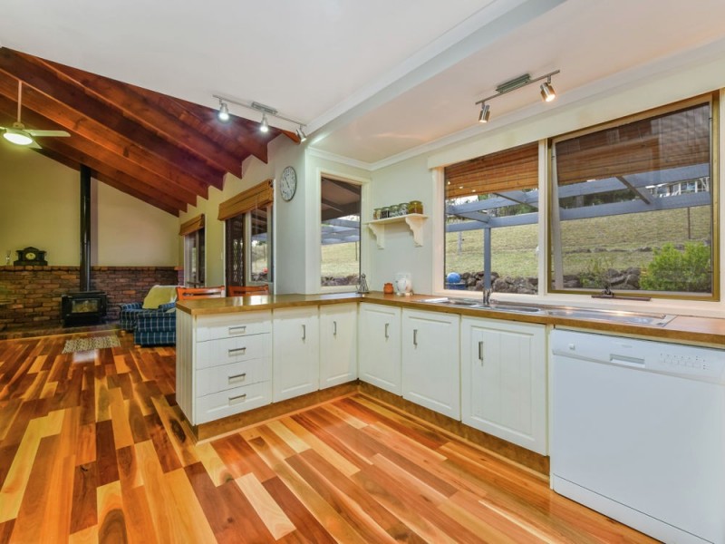 2 Barley Court, Meringandan West QLD 4352