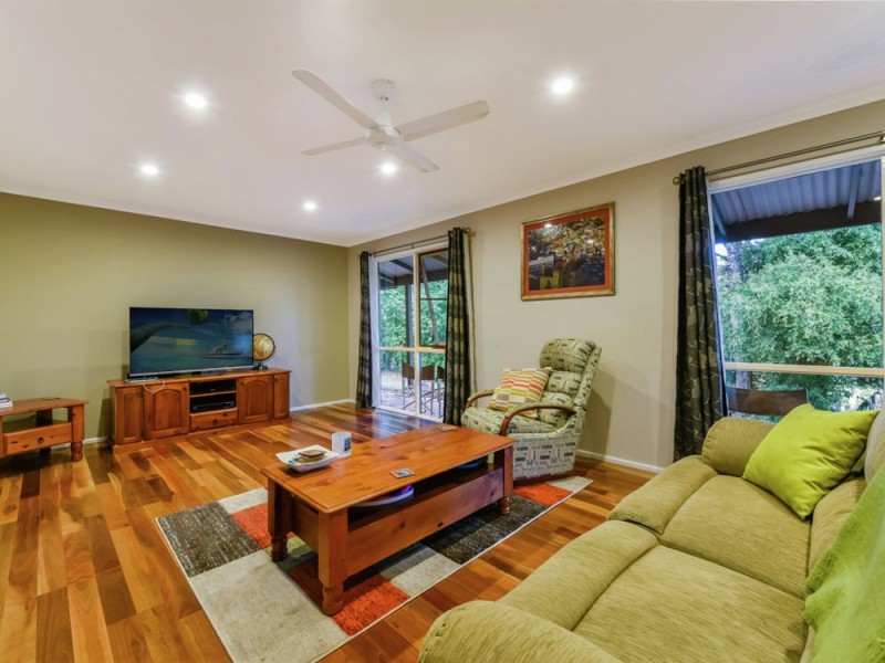 2 Barley Court, Meringandan West QLD 4352