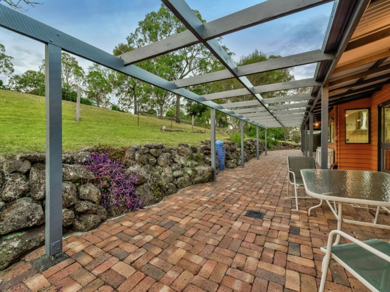 2 Barley Court, Meringandan West QLD 4352