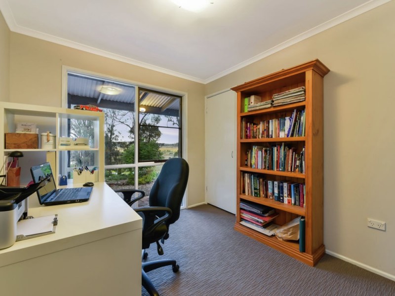 2 Barley Court, Meringandan West QLD 4352