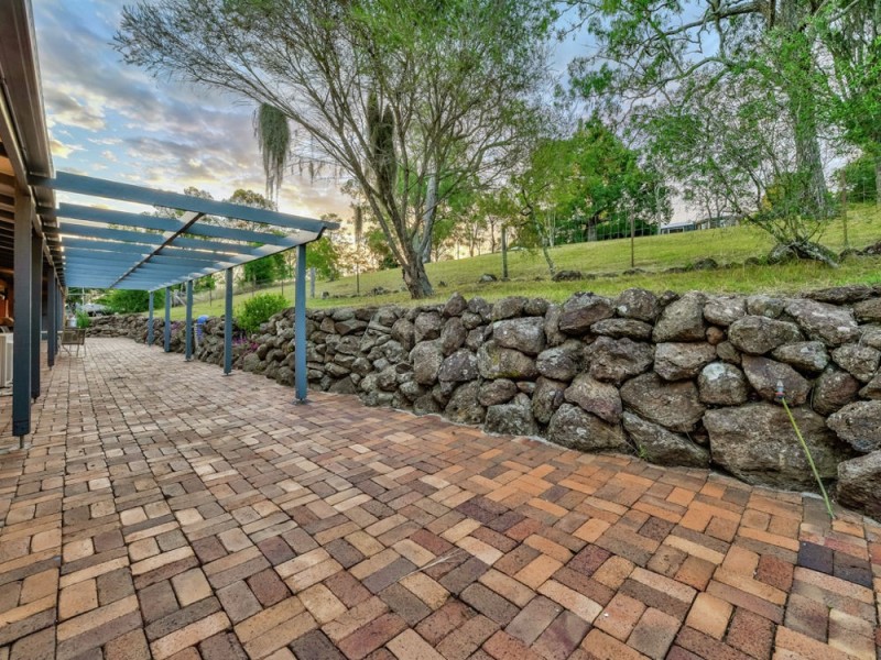 2 Barley Court, Meringandan West QLD 4352