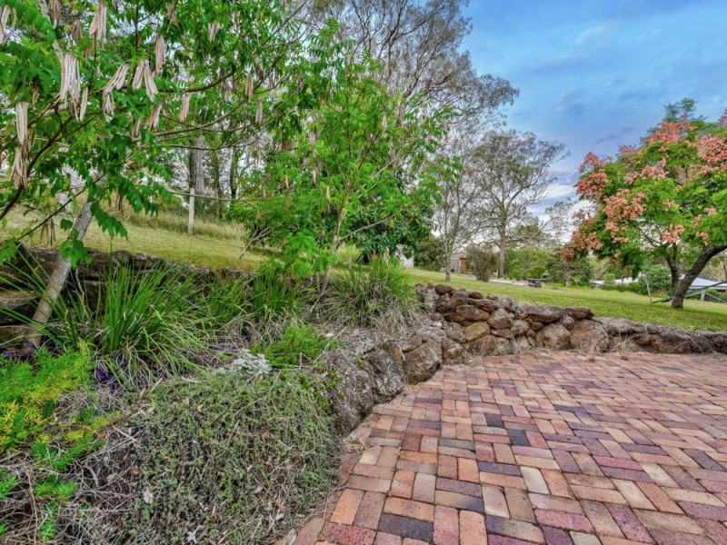 2 Barley Court, Meringandan West QLD 4352