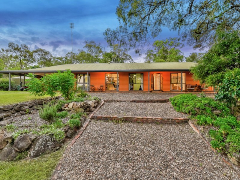 2 Barley Court, Meringandan West QLD 4352