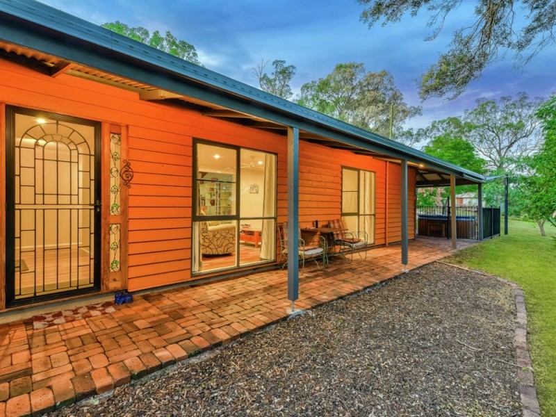 2 Barley Court, Meringandan West QLD 4352