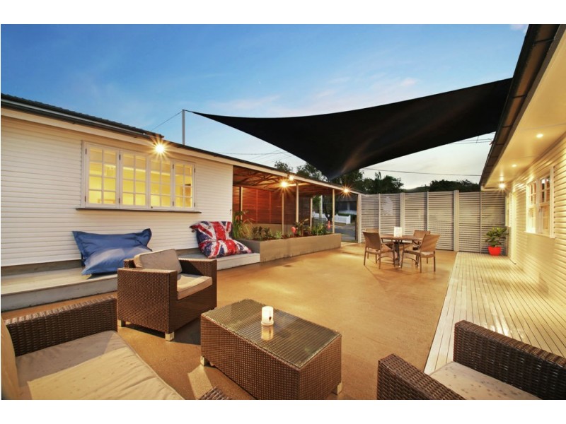 8 Coleridge Street, Stafford Heights QLD 4053