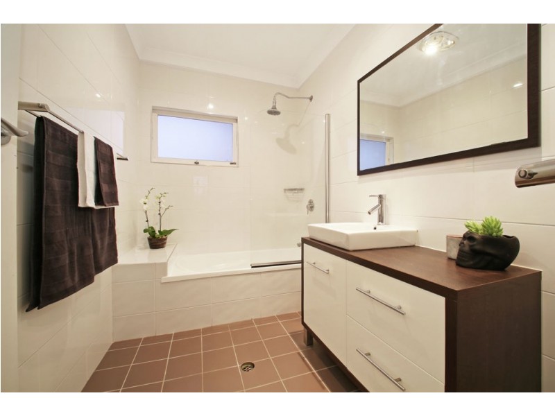 8 Coleridge Street, Stafford Heights QLD 4053