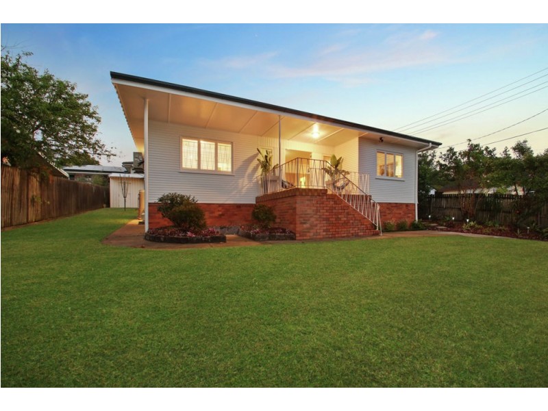 8 Coleridge Street, Stafford Heights QLD 4053