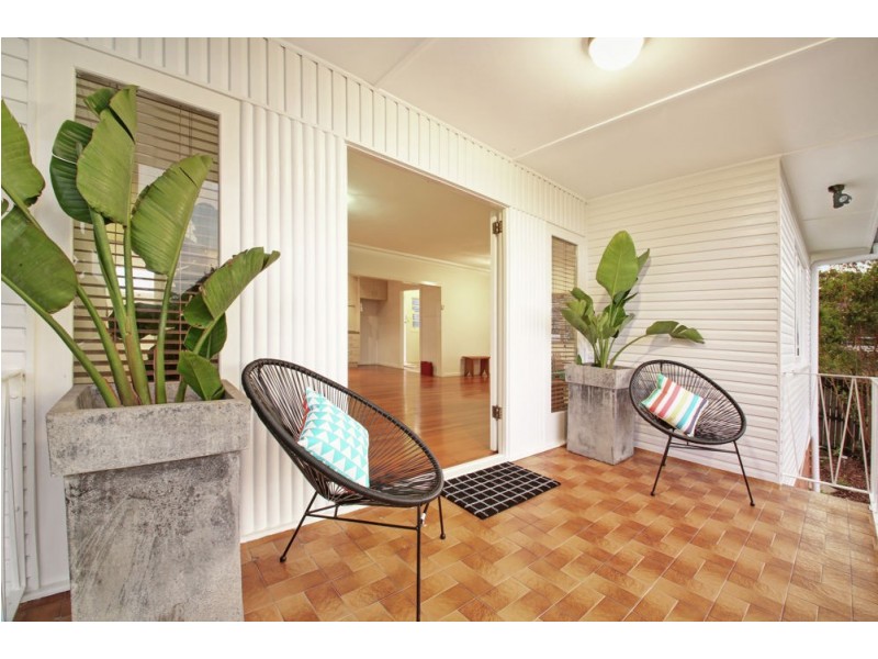 8 Coleridge Street, Stafford Heights QLD 4053