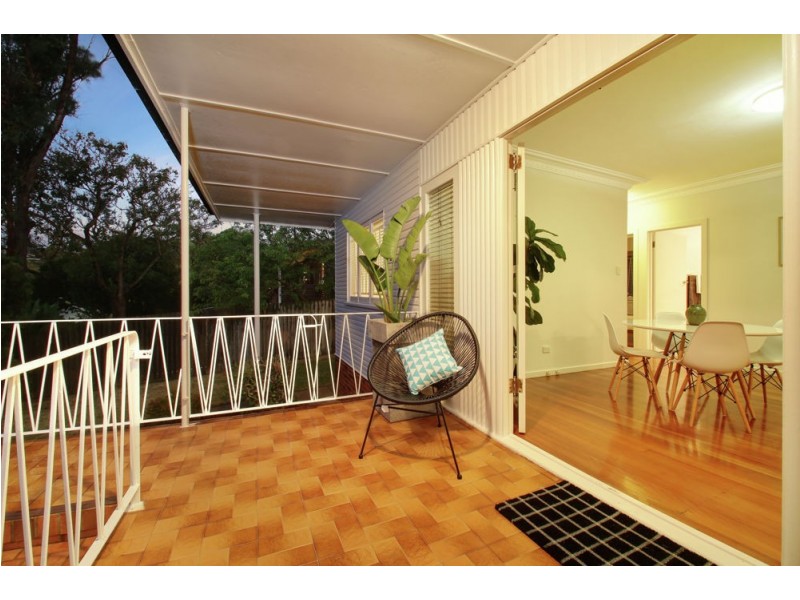 8 Coleridge Street, Stafford Heights QLD 4053