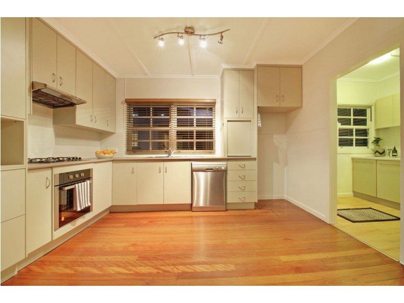 8 Coleridge Street, Stafford Heights QLD 4053