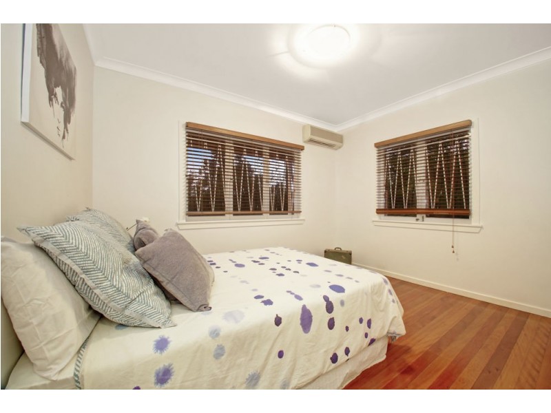 8 Coleridge Street, Stafford Heights QLD 4053