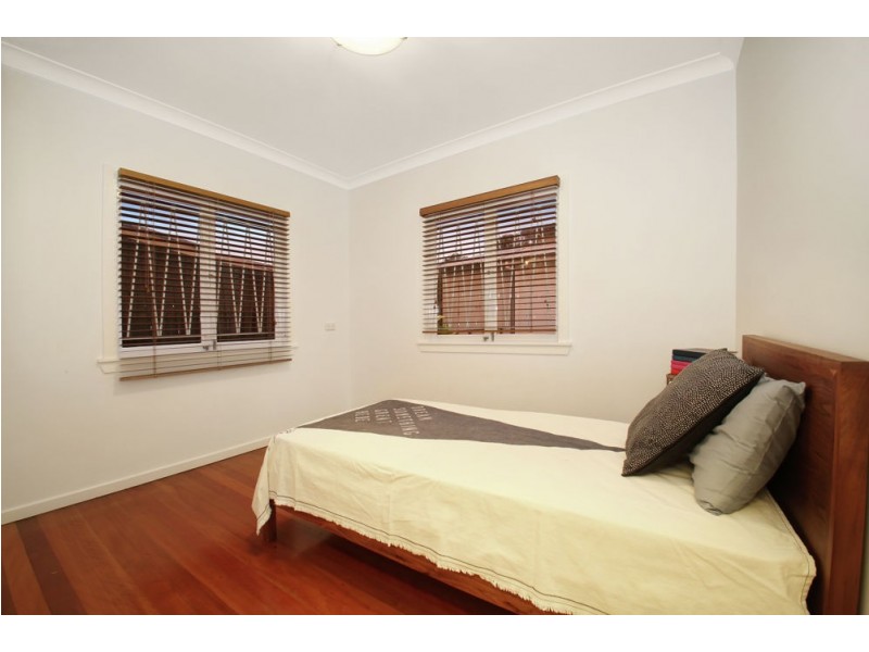 8 Coleridge Street, Stafford Heights QLD 4053