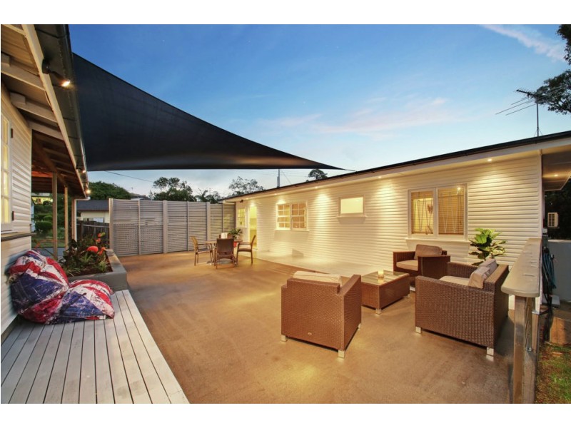 8 Coleridge Street, Stafford Heights QLD 4053