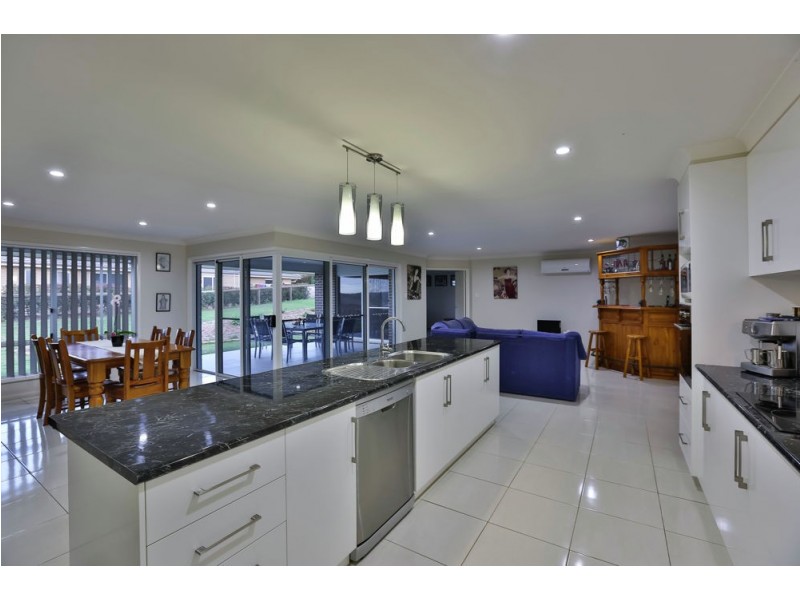5 Egret Court, Meringandan West QLD 4352